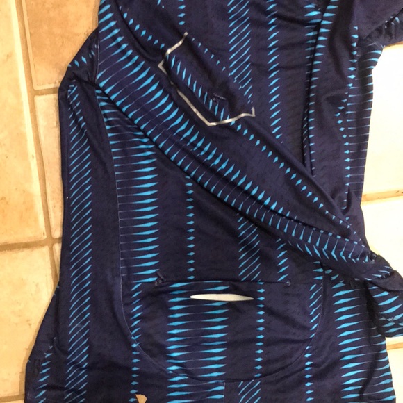 Underarmour blue patterned fitted quarter zip - Picture 3 of 3